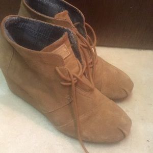Hardly worn atoms wedge dress shoes
